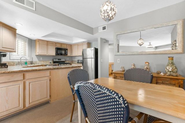621 N Pacific Street 204, Oceanside, CA 92054