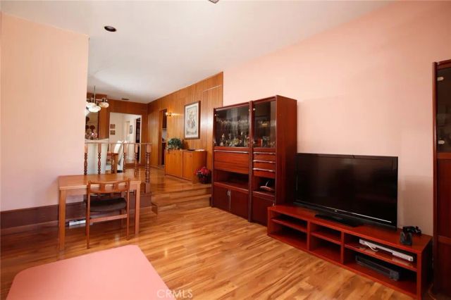 6248 Ben Avenue, North Hollywood, CA 91606
