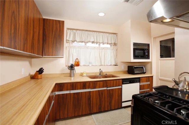 6248 Ben Avenue, North Hollywood, CA 91606
