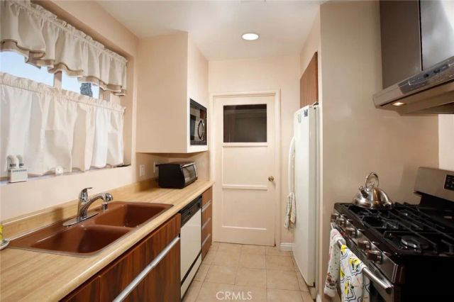 6248 Ben Avenue, North Hollywood, CA 91606