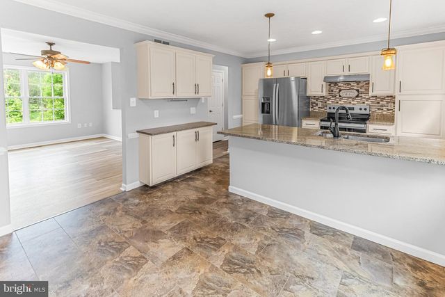 2471 SULPHUR SPRINGS RD, Inwood, WV 25428