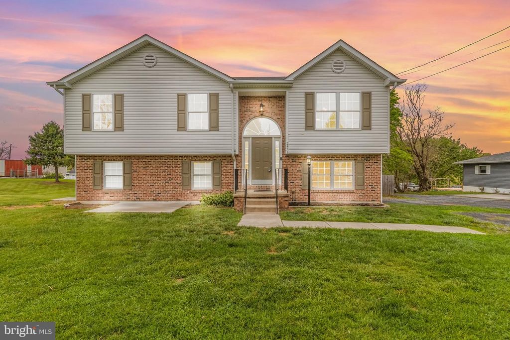 2471 SULPHUR SPRINGS RD, Inwood, WV 25428