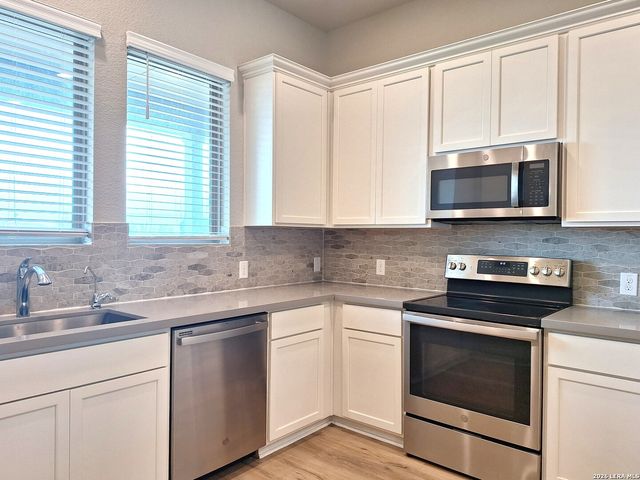 1435 COTTONWOOD RD, Fischer, TX 78623