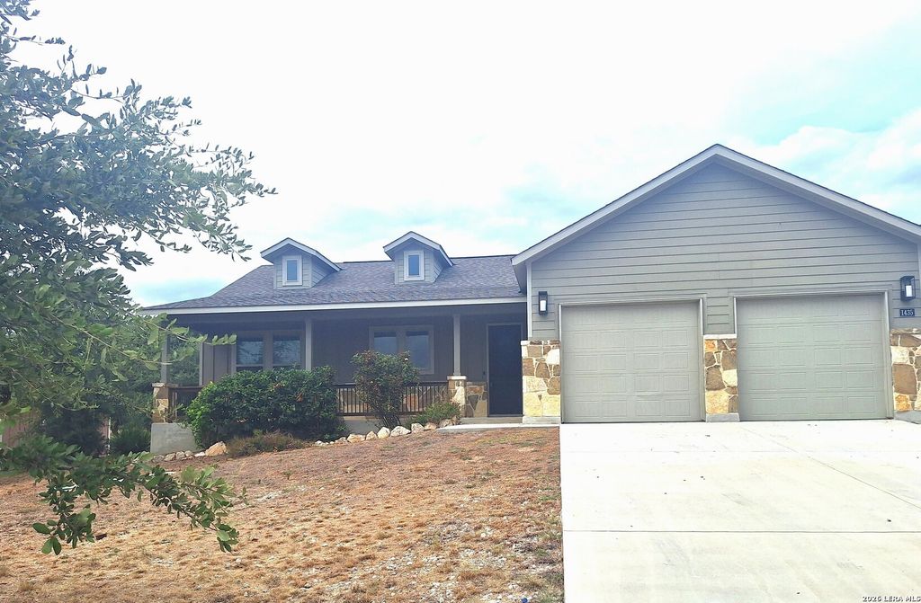 1435 COTTONWOOD RD, Fischer, TX 78623