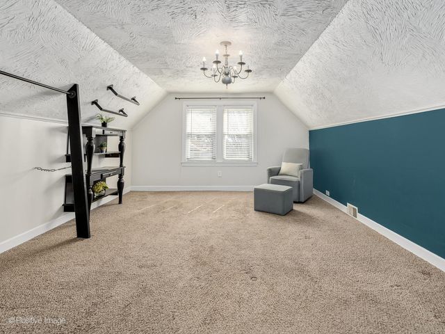 10264 Pelham Street, Westchester, IL 60154