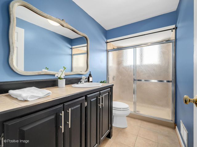 10264 Pelham Street, Westchester, IL 60154