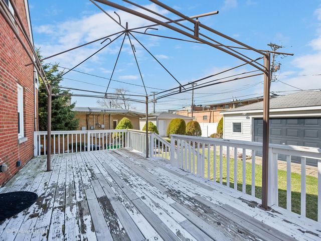 10264 Pelham Street, Westchester, IL 60154