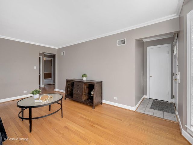 10264 Pelham Street, Westchester, IL 60154