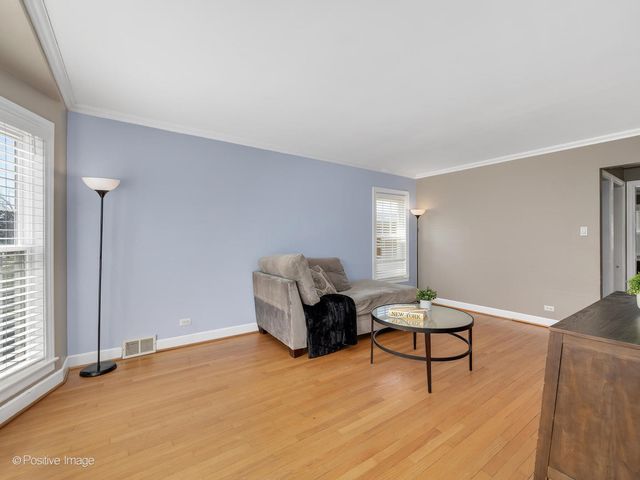 10264 Pelham Street, Westchester, IL 60154