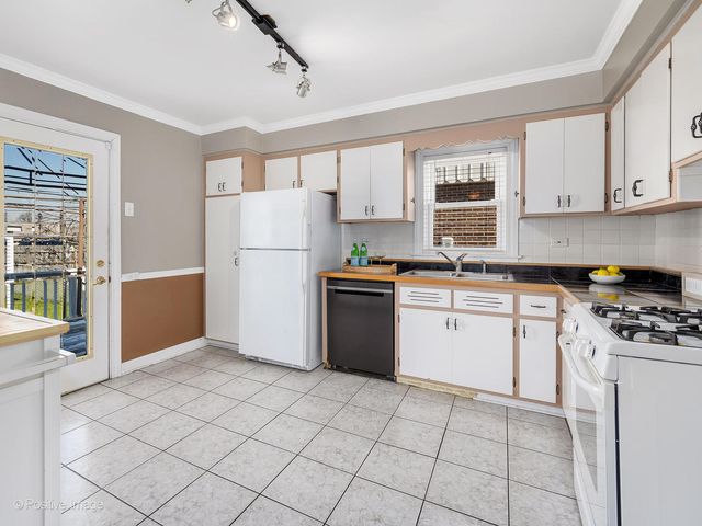 10264 Pelham Street, Westchester, IL 60154