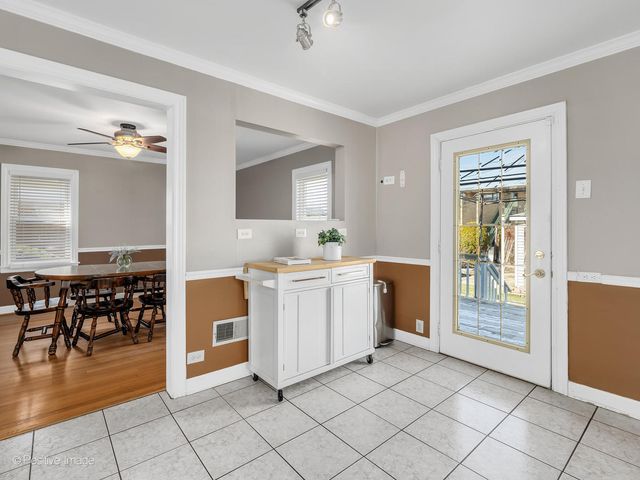 10264 Pelham Street, Westchester, IL 60154