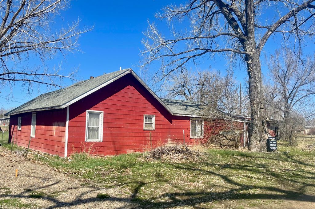 211 Illinois St ST, Chinook, MT 59523