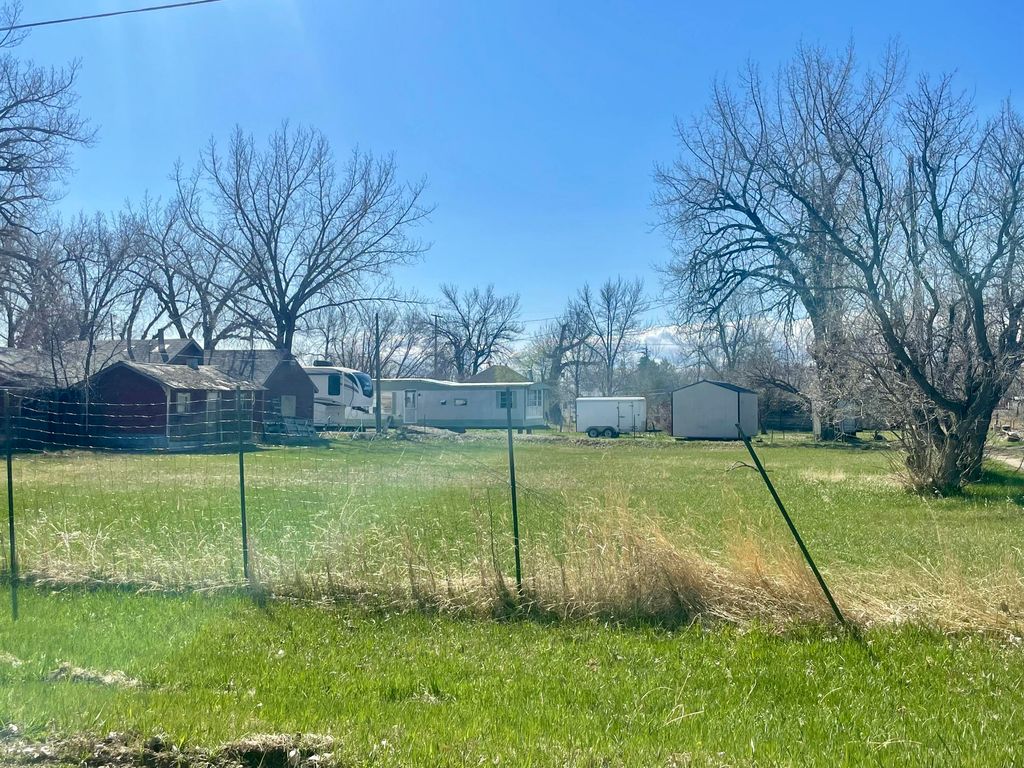 211 Illinois St ST, Chinook, MT 59523 photo 4