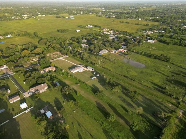 5210 Beaver Road, Santa Fe, TX 77517