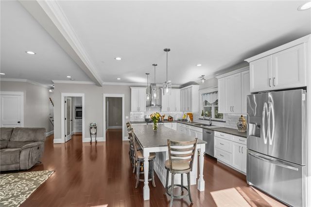 13 Vanderbilt Lane, Portsmouth, RI 02871