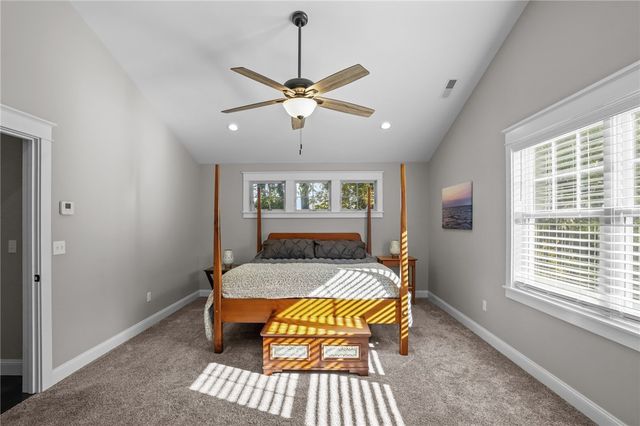 13 Vanderbilt Lane, Portsmouth, RI 02871