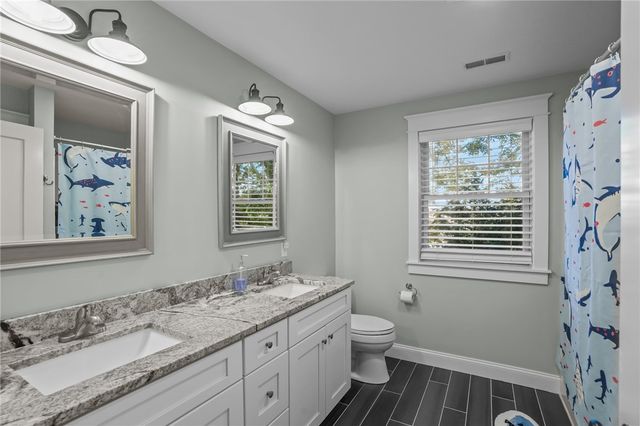 13 Vanderbilt Lane, Portsmouth, RI 02871