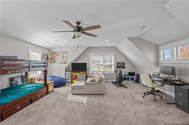 13 Vanderbilt Lane, Portsmouth, RI 02871