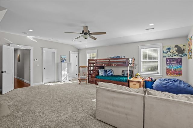 13 Vanderbilt Lane, Portsmouth, RI 02871