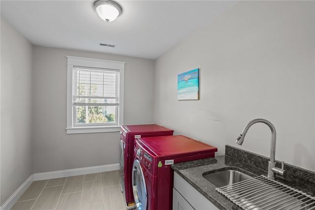 13 Vanderbilt Lane, Portsmouth, RI 02871