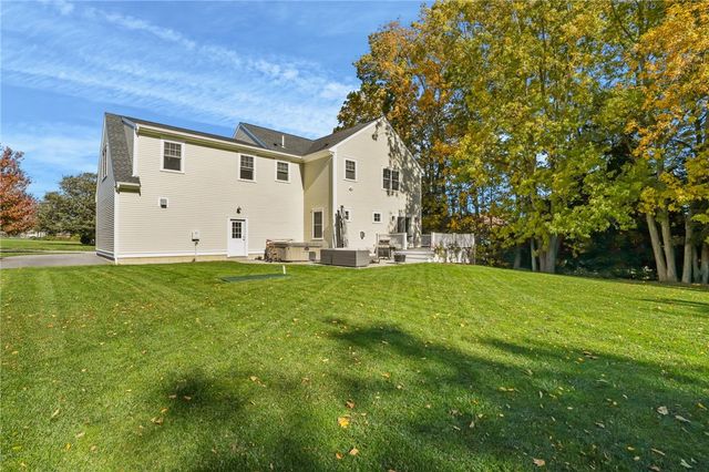 13 Vanderbilt Lane, Portsmouth, RI 02871