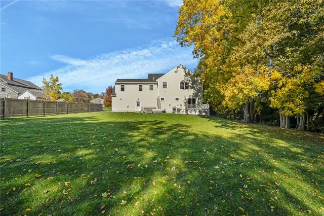 13 Vanderbilt Lane, Portsmouth, RI 02871