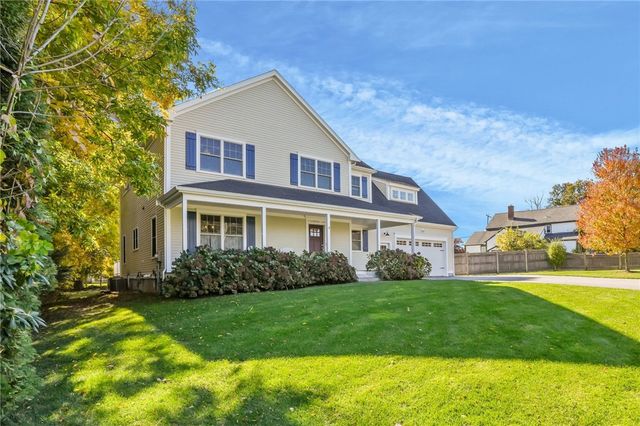 13 Vanderbilt Lane, Portsmouth, RI 02871