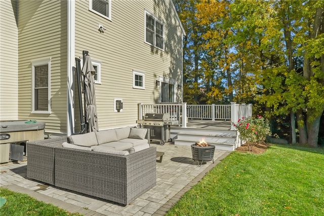 13 Vanderbilt Lane, Portsmouth, RI 02871