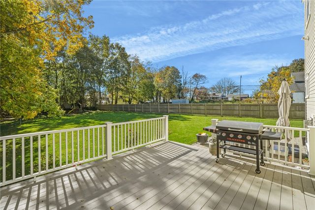 13 Vanderbilt Lane, Portsmouth, RI 02871