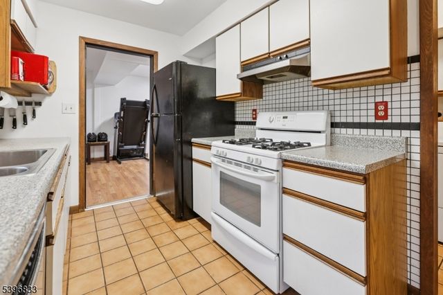 49 Morton Ave, Monroe Twp., NJ 08831