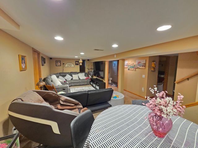 8011 1st Avenue S, Bloomington, MN 55420