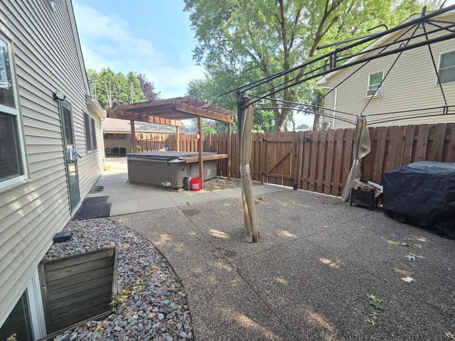 8011 1st Avenue S, Bloomington, MN 55420
