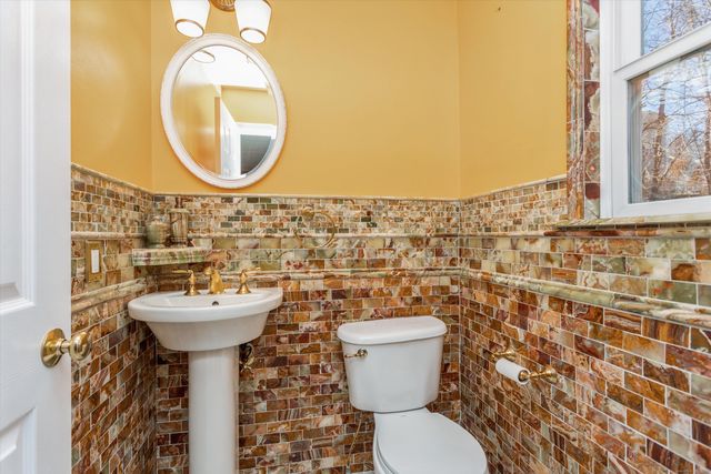 11 Scuppo Road 204, Danbury, CT 06811