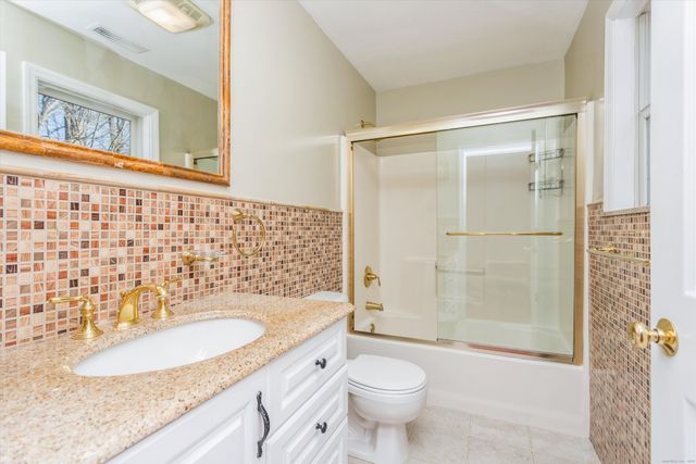 11 Scuppo Road 204, Danbury, CT 06811