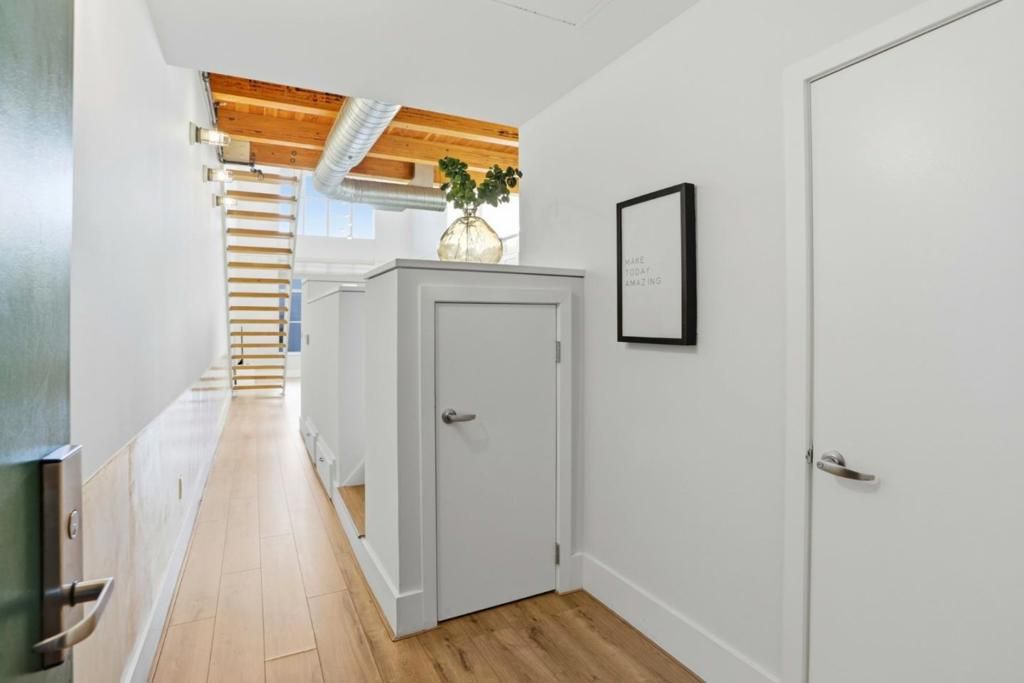 Image 23 of property listing at 333 Santana Row 308, San Jose, CA 95128