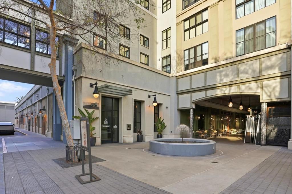 Image 3 of property listing at 333 Santana Row 308, San Jose, CA 95128