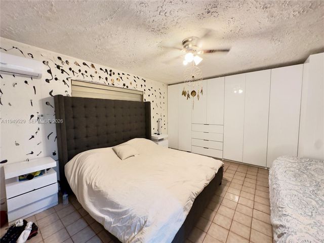 4910 NW 173rd St, Miami Gardens, FL 33055