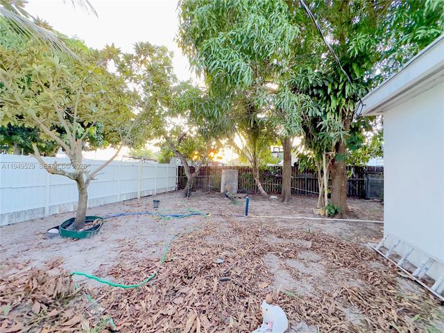 4910 NW 173rd St, Miami Gardens, FL 33055