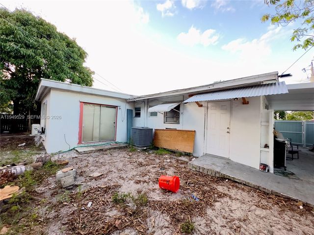 4910 NW 173rd St, Miami Gardens, FL 33055