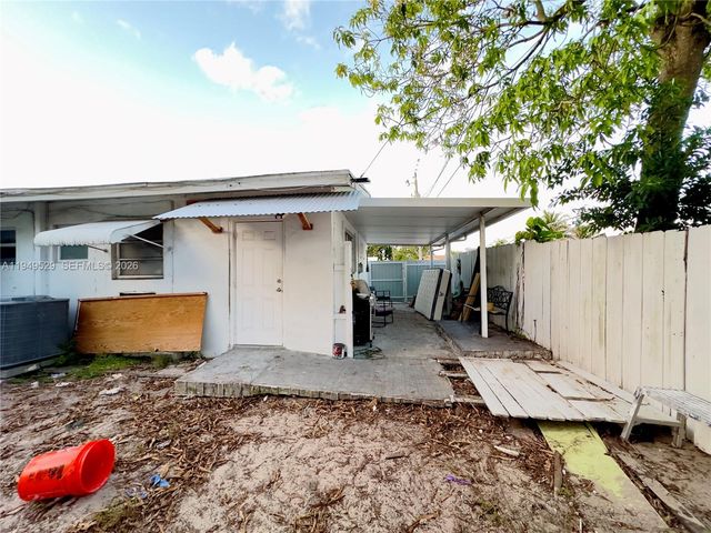 4910 NW 173rd St, Miami Gardens, FL 33055