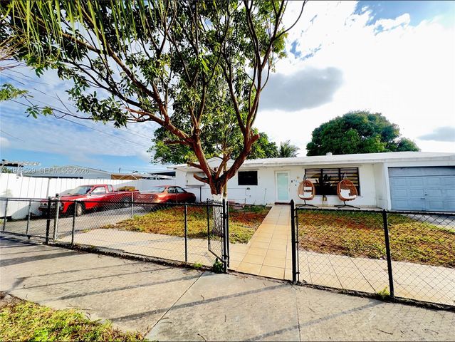 4910 NW 173rd St, Miami Gardens, FL 33055