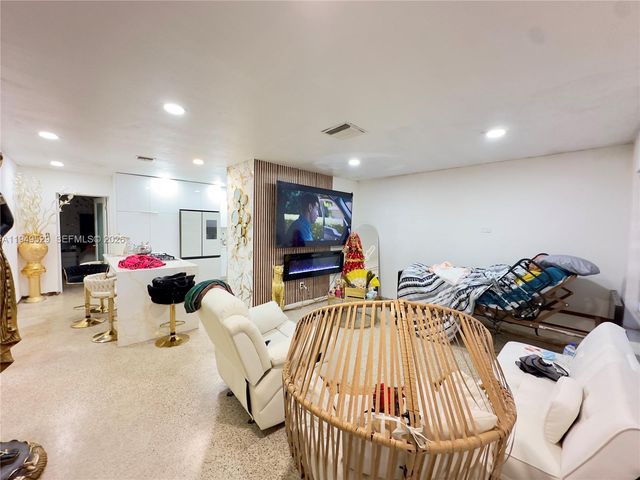 4910 NW 173rd St, Miami Gardens, FL 33055