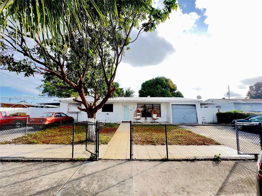 4910 NW 173rd St, Miami Gardens, FL 33055