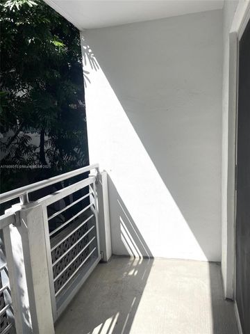 716 Michigan Ave 202, Miami Beach, FL 33139