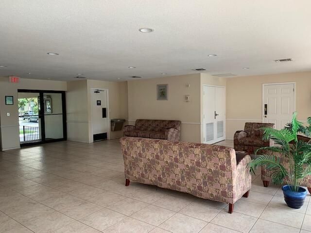 4154 Inverrary Drive 407, Lauderhill, FL 33319