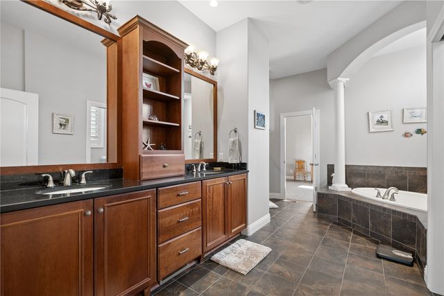 604 Majestic Oak Ridge, Solon, IA 52333