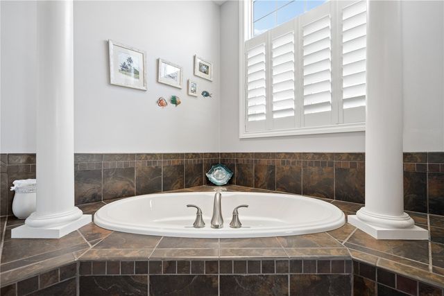 604 Majestic Oak Ridge, Solon, IA 52333