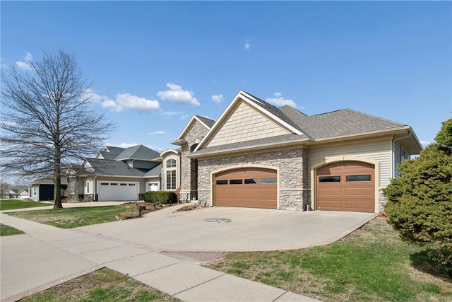 604 Majestic Oak Ridge, Solon, IA 52333