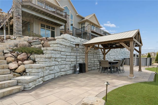 604 Majestic Oak Ridge, Solon, IA 52333