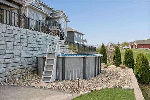 604 Majestic Oak Ridge, Solon, IA 52333